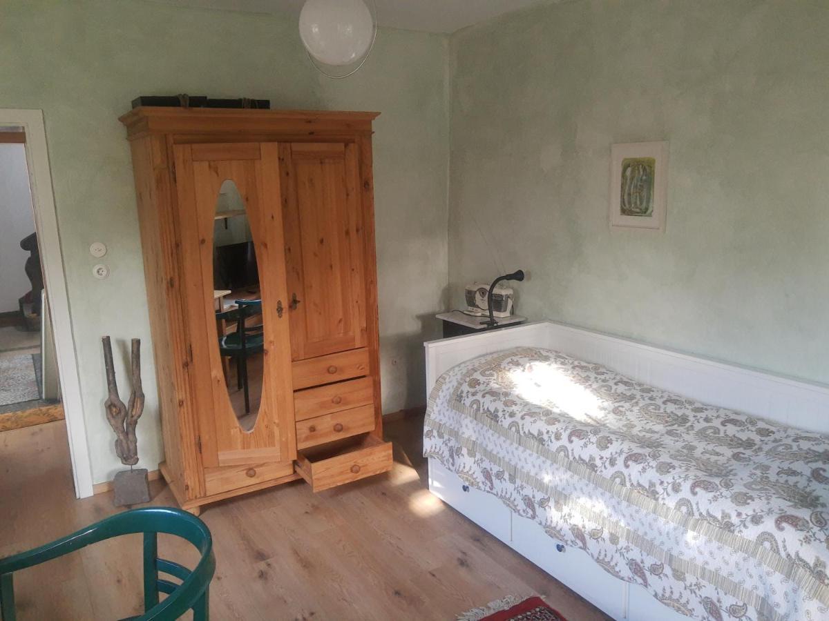 Gartenzimmer Mit Strassenbahn Zu Dom Und Messe Köln Exterior foto