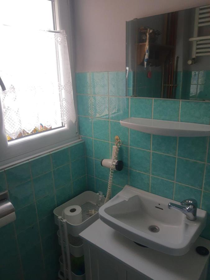 Gartenzimmer Mit Strassenbahn Zu Dom Und Messe Köln Exterior foto