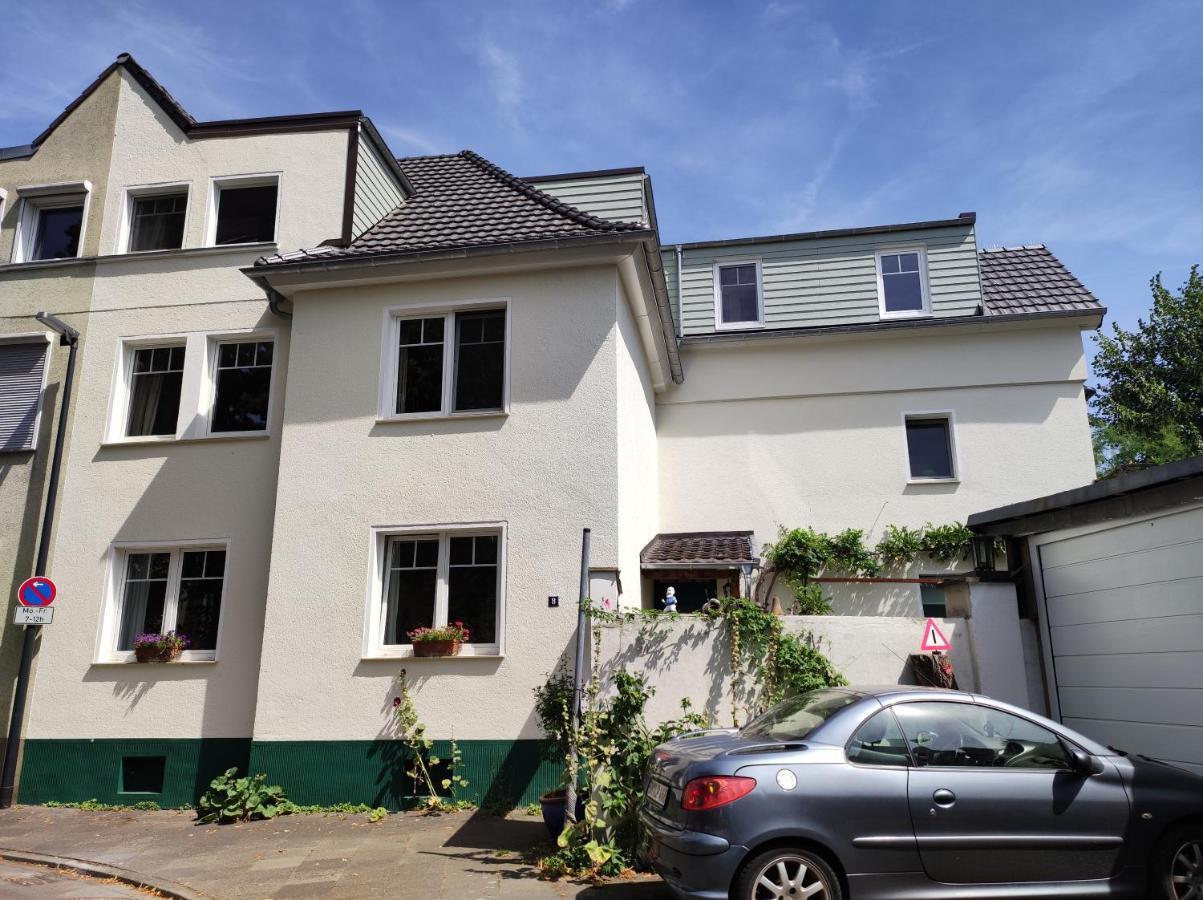 Gartenzimmer Mit Strassenbahn Zu Dom Und Messe Köln Exterior foto
